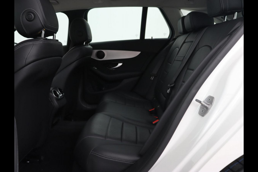 Mercedes-Benz C-Klasse 300e Avantgarde | Trekhaak | Adaptive cruise | Leder | Stoelverwarming | Carplay | Park Assist | Camera | Navigatie | Full LED