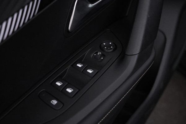 Peugeot 2008 1.2 PureTech 100 Allure Fabrieksgarantie, Apple carplay, Navigatie,