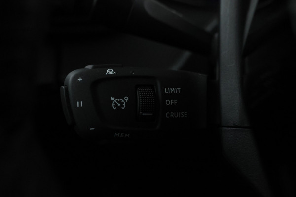 Peugeot 2008 1.2 PureTech 100 Allure Fabrieksgarantie, Apple carplay, Navigatie,