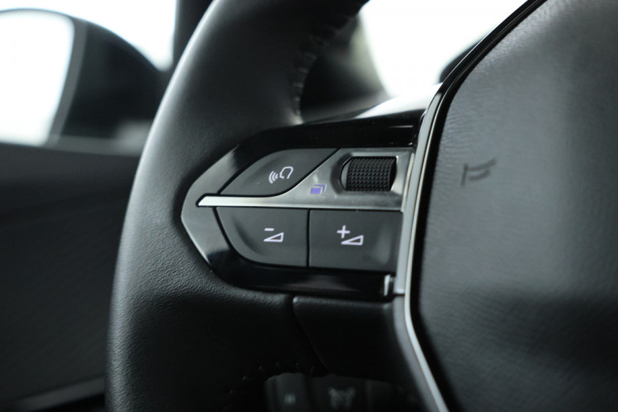 Peugeot 2008 1.2 PureTech 100 Allure Fabrieksgarantie, Apple carplay, Navigatie,