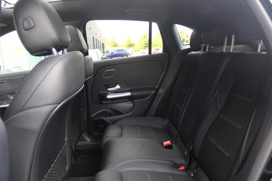 Mercedes-Benz GLA 250e 218PK BUSINESS SOLUTION AMG LIMITED | SFEER VERLICHTING | PANORAMISCH SCHUIF/KANTEL DAK | BURMESTER PREMIUM AUDIO | VERWARMDE VOORSTOELEN | MULTIBEAM LED KOPLAMPEN | APPLE CARPLAY/ANDROID AUTO | 360˚ CAMERA | DODEHOEK DETECTIE | ELEKTRISCH BEDIENBARE ACHTERKLEP | KEYLESS ENTRY/START | DRAADLOZE TELEFOONLADER | NIGHT PAKKET | 20" LICHTMETALEN VELGEN | ZWARTE HEMELBEKLEDING |