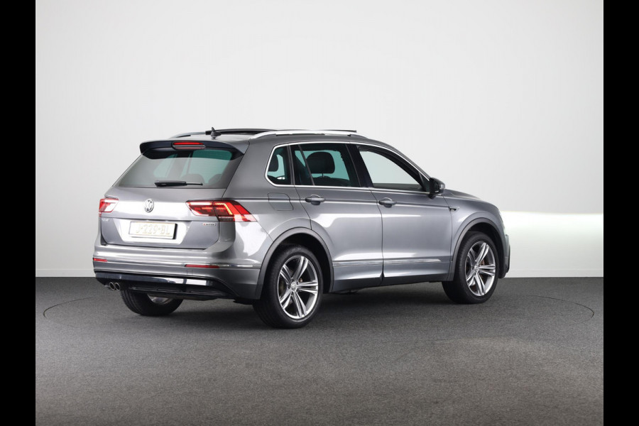 Volkswagen Tiguan 2.0 TSI 4Motion Highline Business R 190 PK | Automaat (DSG) | wegklapbare trekhaak | Panoramadak | Led | Digitaal dashboard