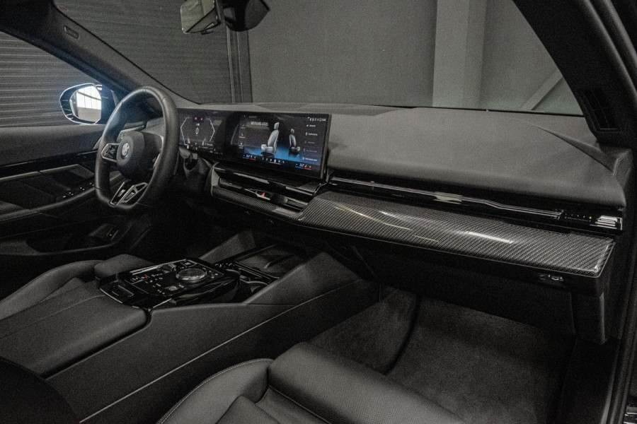 BMW 5 Serie Touring 540d xDrive *M-Sport Pro / Bowers & Wilkins / Panorama / Actieve-Stoelventilatie / Standverwarming / Surround-View*