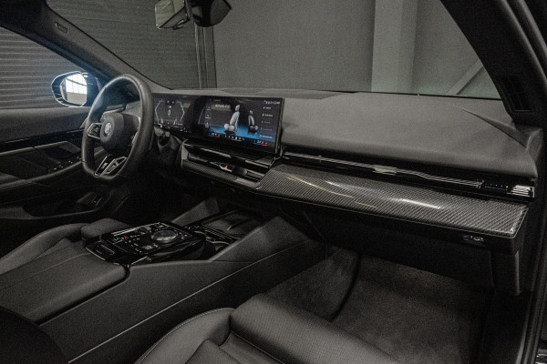 BMW 5 Serie Touring 540d xDrive *M-Sport Pro / Bowers & Wilkins / Panorama / Actieve-Stoelventilatie / Standverwarming / Surround-View*