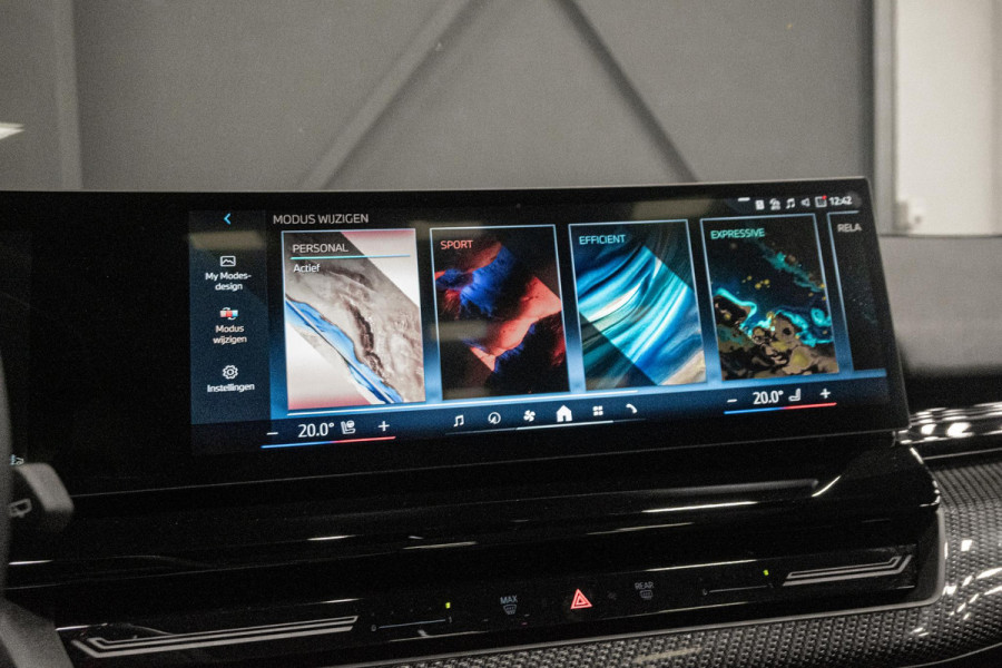 BMW 5 Serie Touring 540d xDrive *M-Sport Pro / Bowers & Wilkins / Panorama / Actieve-Stoelventilatie / Standverwarming / Surround-View*