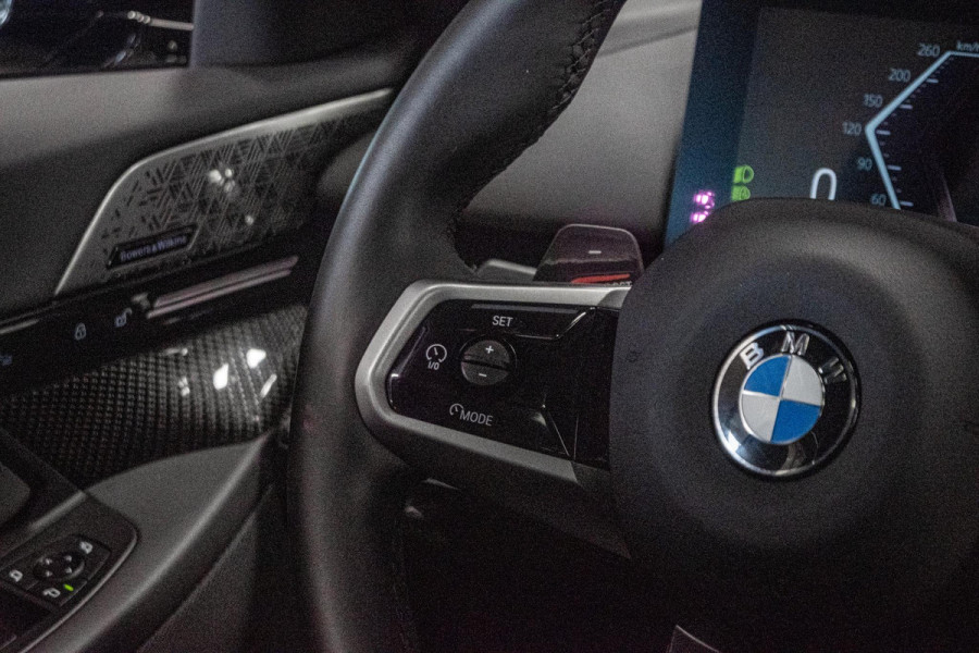 BMW 5 Serie Touring 540d xDrive *M-Sport Pro / Bowers & Wilkins / Panorama / Actieve-Stoelventilatie / Standverwarming / Surround-View*