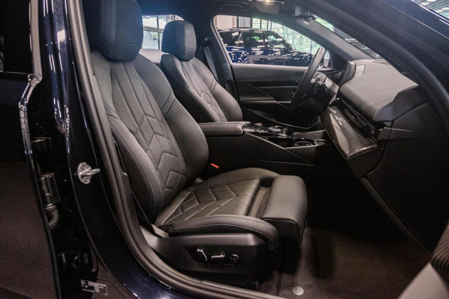 BMW 5 Serie Touring 540d xDrive *M-Sport Pro / Bowers & Wilkins / Panorama / Actieve-Stoelventilatie / Standverwarming / Surround-View*