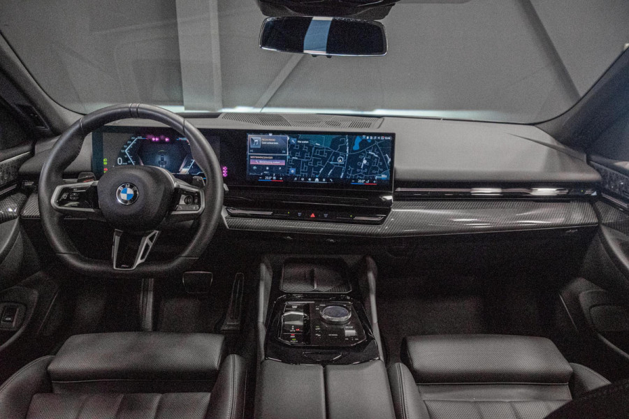 BMW 5 Serie Touring 540d xDrive *M-Sport Pro / Bowers & Wilkins / Panorama / Actieve-Stoelventilatie / Standverwarming / Surround-View*