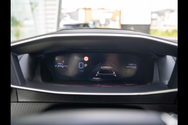 Peugeot 2008 1.2 Hybrid 136 GT / Pano / CarPlay / Adaptive cruise / Keyless / 360