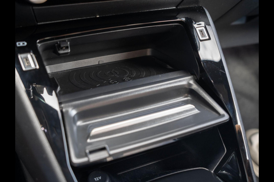 Peugeot 2008 1.2 Hybrid 136 GT / Pano / CarPlay / Adaptive cruise / Keyless / 360