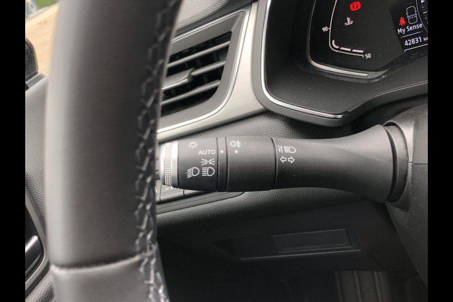 Renault Captur TCe 90pk Intens | Eerste eigenaar, Trekhaak, Parkeersensoren, Camera, Keyless, LED, 17inch, Cruise control