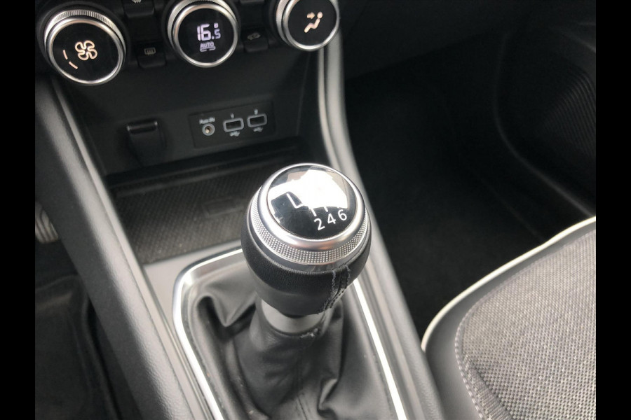 Renault Captur TCe 90pk Intens | Eerste eigenaar, Trekhaak, Parkeersensoren, Camera, Keyless, LED, 17inch, Cruise control