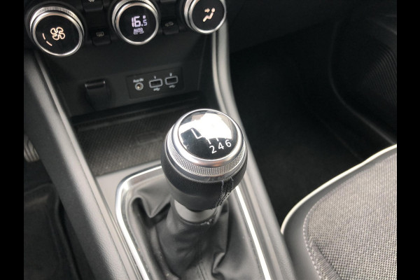 Renault Captur TCe 90pk Intens | Eerste eigenaar, Trekhaak, Parkeersensoren, Camera, Keyless, LED, 17inch, Cruise control