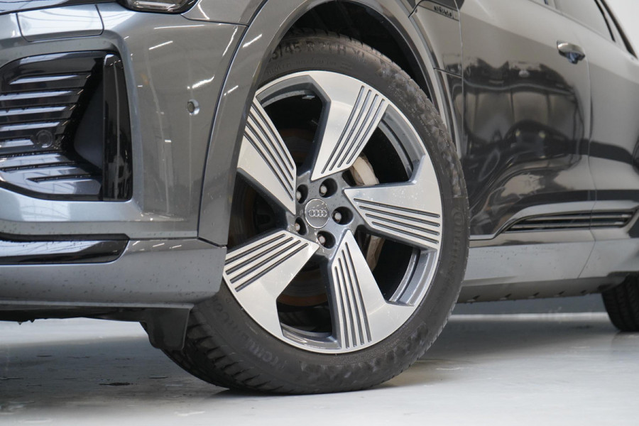 Audi Q8 e-tron 55 quattro 408pk S Edition 115 kWh | Head-Up | BTW | Panoramadak | Leder | Keyless | Trekhaak afn. | B&O Audi Q8 e-tron 55 quattro 408pk S Edition 115 kWh | Head-Up | BTW | Panoramadak | Leder | Keyless | Trekhaak afn. | B&O