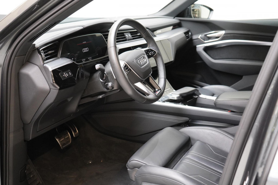 Audi Q8 e-tron 55 quattro 408pk S Edition 115 kWh | Head-Up | BTW | Panoramadak | Leder | Keyless | Trekhaak afn. | B&O Audi Q8 e-tron 55 quattro 408pk S Edition 115 kWh | Head-Up | BTW | Panoramadak | Leder | Keyless | Trekhaak afn. | B&O