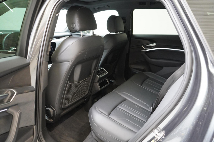 Audi Q8 e-tron 55 quattro 408pk S Edition 115 kWh | Head-Up | BTW | Panoramadak | Leder | Keyless | Trekhaak afn. | B&O Audi Q8 e-tron 55 quattro 408pk S Edition 115 kWh | Head-Up | BTW | Panoramadak | Leder | Keyless | Trekhaak afn. | B&O