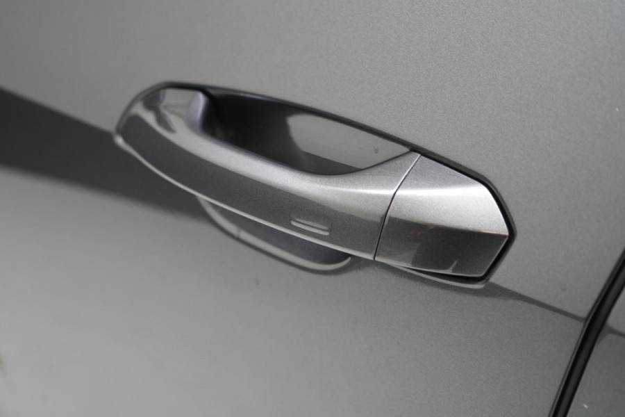 Audi Q8 e-tron 55 quattro 408pk S Edition 115 kWh | Head-Up | BTW | Panoramadak | Leder | Keyless | Trekhaak afn. | B&O Audi Q8 e-tron 55 quattro 408pk S Edition 115 kWh | Head-Up | BTW | Panoramadak | Leder | Keyless | Trekhaak afn. | B&O