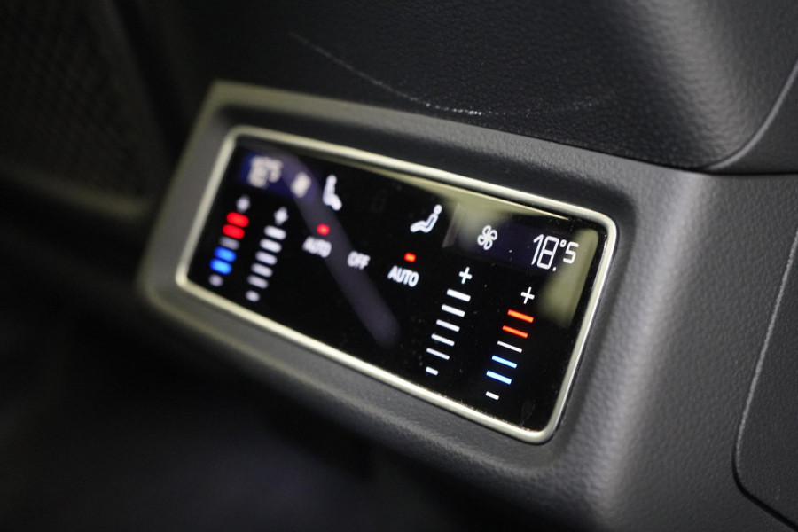 Audi Q8 e-tron 55 quattro 408pk S Edition 115 kWh | Head-Up | BTW | Panoramadak | Leder | Keyless | Trekhaak afn. | B&O Audi Q8 e-tron 55 quattro 408pk S Edition 115 kWh | Head-Up | BTW | Panoramadak | Leder | Keyless | Trekhaak afn. | B&O