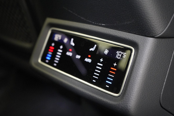 Audi Q8 e-tron 55 quattro 408pk S Edition 115 kWh | Head-Up | BTW | Panoramadak | Leder | Keyless | Trekhaak afn. | B&O Audi Q8 e-tron 55 quattro 408pk S Edition 115 kWh | Head-Up | BTW | Panoramadak | Leder | Keyless | Trekhaak afn. | B&O