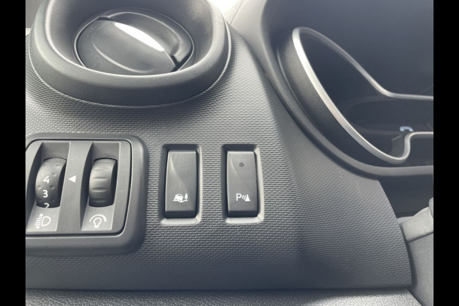 Renault Trafic 2.0 dCi 120pk E6 R-link 3-zits Lease €246 p/m Airco, Navi, PDC, Trekhaak, Imperiaal, Cruise controle, onderhoudshistorie aanwezig