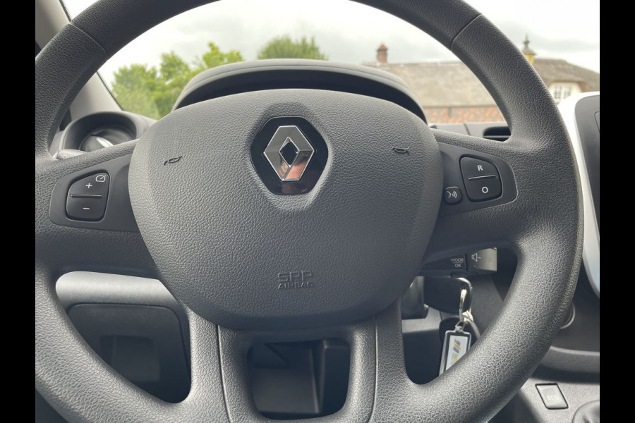 Renault Trafic 2.0 dCi 120pk E6 R-link 3-zits Lease €246 p/m Airco, Navi, PDC, Trekhaak, Imperiaal, Cruise controle, onderhoudshistorie aanwezig