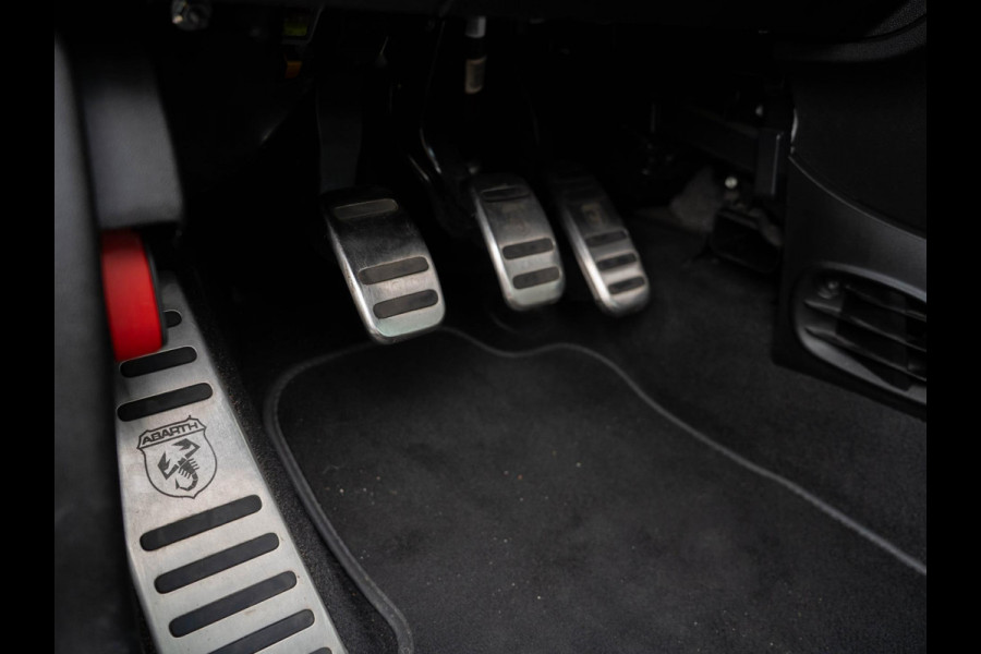 Abarth 595 1.4 T-Jet Turismo 165PK / Pano / CarPlay / Leder / Navi / DAB+ / Senoren
