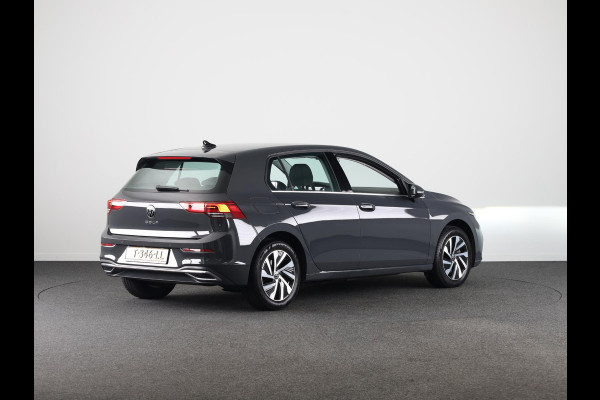 Volkswagen Golf 1.4 eHybrid Style 204 PK | Automaat | Navigatie | Led | Parkeersensoren