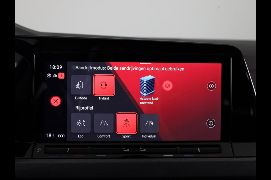 Volkswagen Golf 1.4 eHybrid Style 204 PK | Automaat | Navigatie | Led | Parkeersensoren
