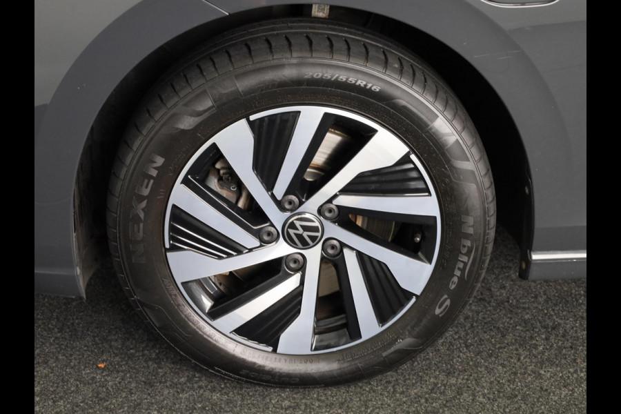 Volkswagen Golf 1.4 eHybrid Style 204 PK | Automaat | Navigatie | Led | Parkeersensoren
