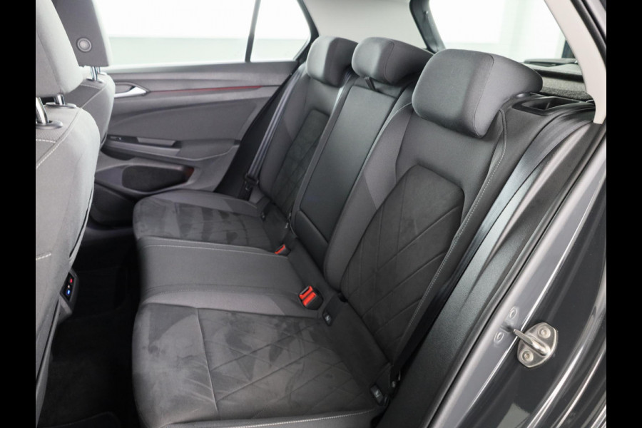 Volkswagen Golf 1.4 eHybrid Style 204 PK | Automaat | Navigatie | Led | Parkeersensoren