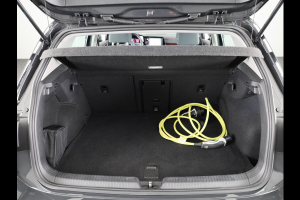 Volkswagen Golf 1.4 eHybrid Style 204 PK | Automaat | Navigatie | Led | Parkeersensoren