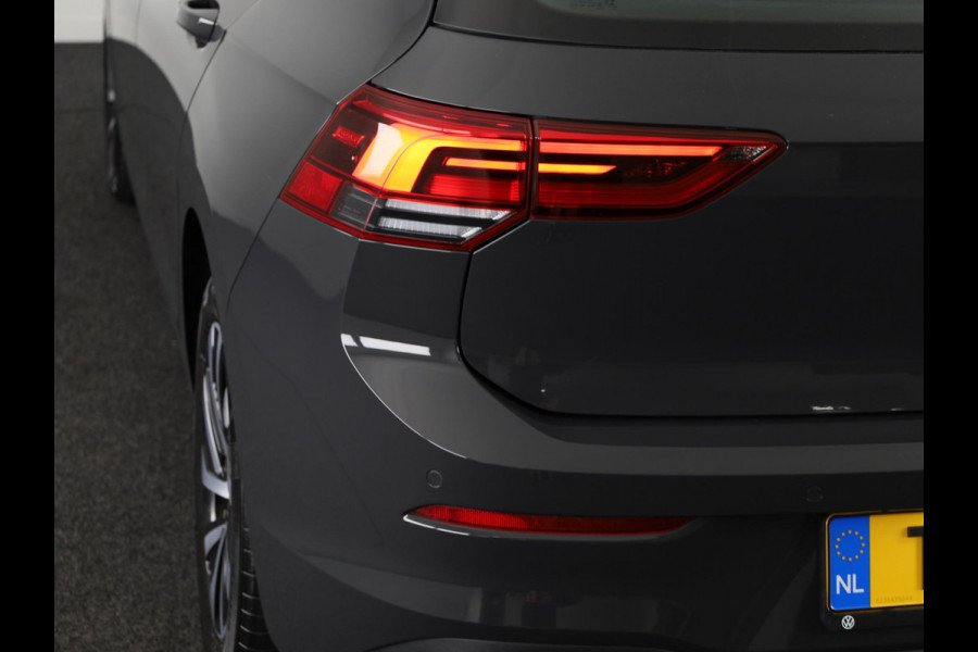 Volkswagen Golf 1.4 eHybrid Style 204 PK | Automaat | Navigatie | Led | Parkeersensoren