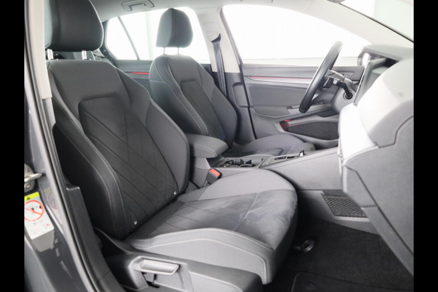 Volkswagen Golf 1.4 eHybrid Style 204 PK | Automaat | Navigatie | Led | Parkeersensoren