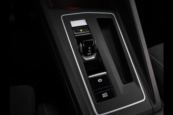 Volkswagen Golf 1.4 eHybrid Style 204 PK | Automaat | Navigatie | Led | Parkeersensoren