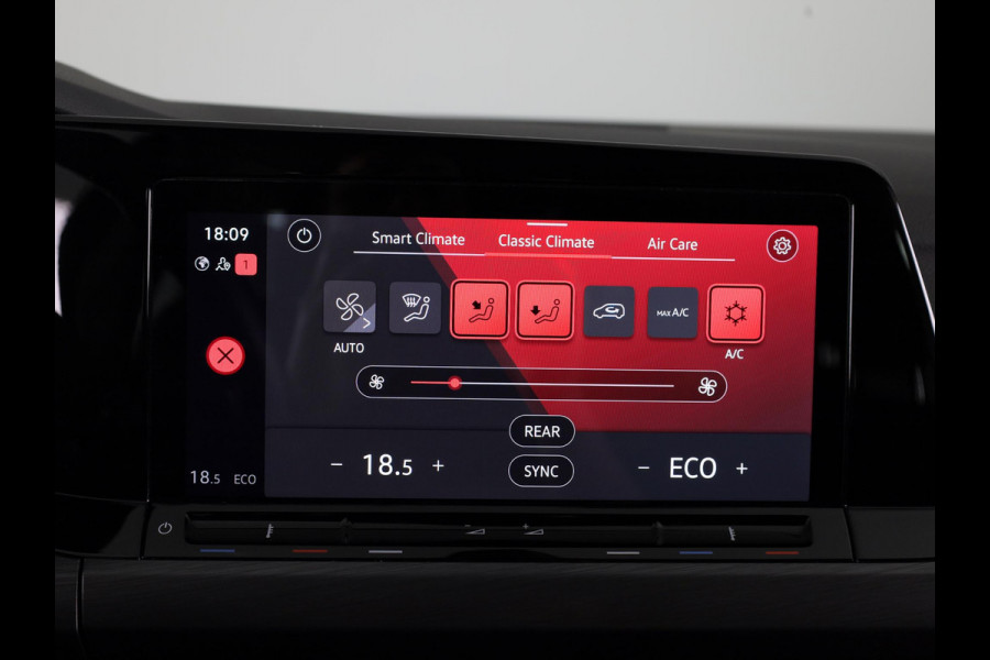 Volkswagen Golf 1.4 eHybrid Style 204 PK | Automaat | Navigatie | Led | Parkeersensoren