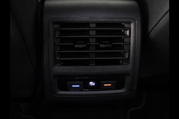 Volkswagen Golf 1.4 eHybrid Style 204 PK | Automaat | Navigatie | Led | Parkeersensoren