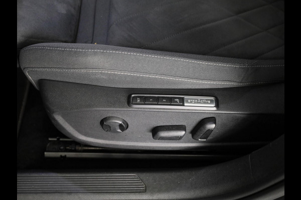 Volkswagen Golf 1.4 eHybrid Style 204 PK | Automaat | Navigatie | Led | Parkeersensoren
