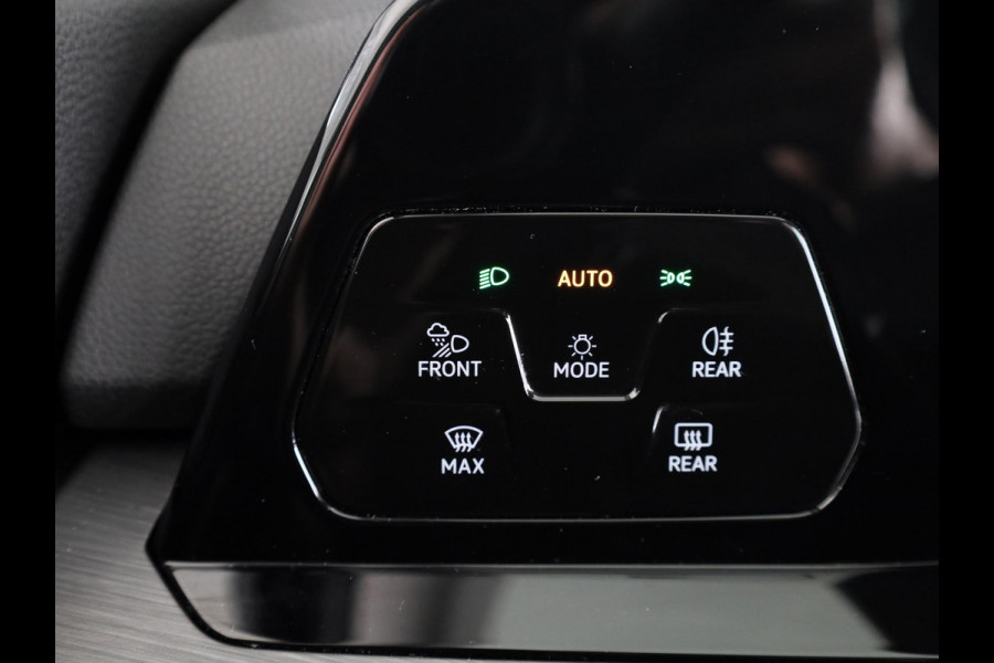 Volkswagen Golf 1.4 eHybrid Style 204 PK | Automaat | Navigatie | Led | Parkeersensoren