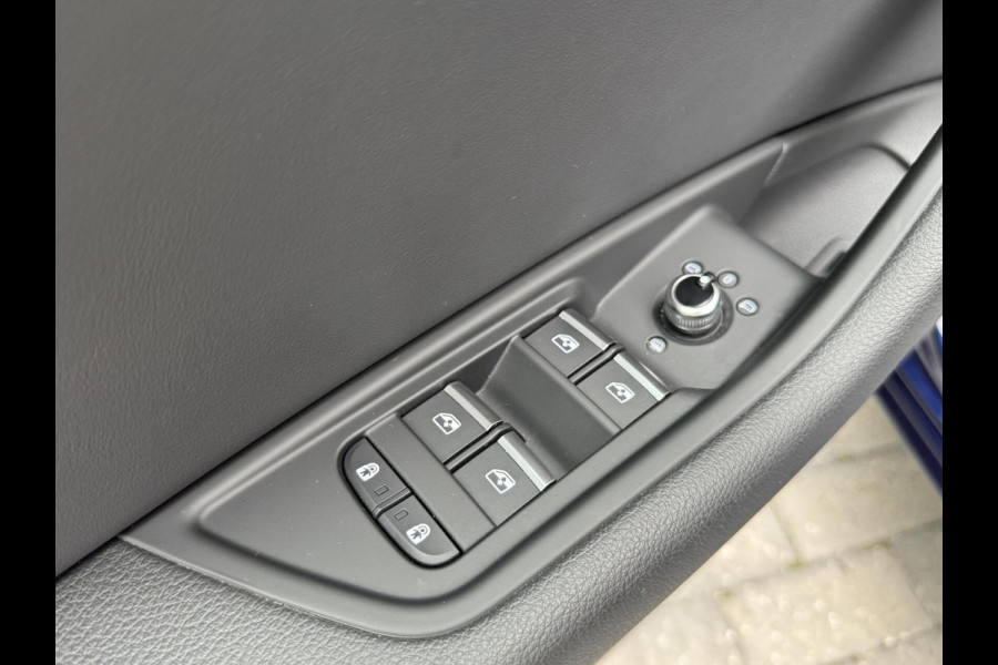 Audi A4 Avant 35 TFSI S-line Automaat | Panoramadak | Adaptieve cruise control | Grootlicht assistentie| Afgevlakt stuurwiel | Climate c