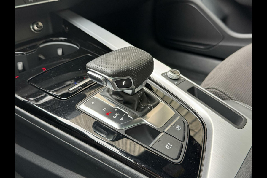 Audi A4 Avant 35 TFSI S-line Automaat | Panoramadak | Adaptieve cruise control | Grootlicht assistentie| Afgevlakt stuurwiel | Climate c