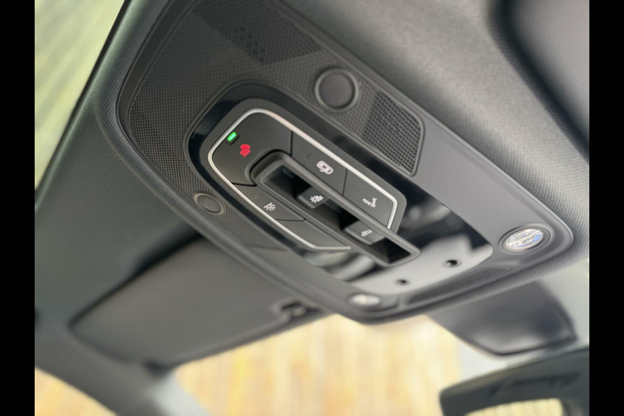 Audi A4 Avant 35 TFSI S-line Automaat | Panoramadak | Adaptieve cruise control | Grootlicht assistentie| Afgevlakt stuurwiel | Climate c