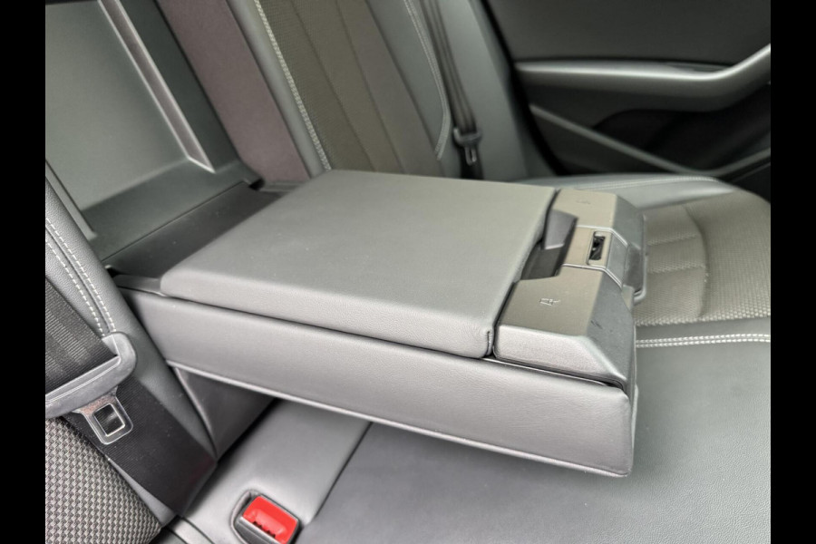 Audi A4 Avant 35 TFSI S-line Automaat | Panoramadak | Adaptieve cruise control | Grootlicht assistentie| Afgevlakt stuurwiel | Climate c