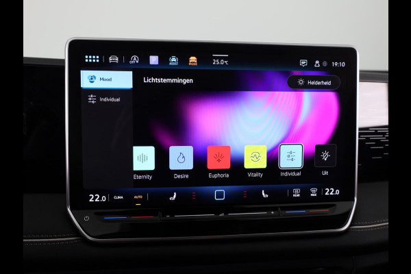 Volkswagen Tiguan 1.5 eTSI Elegance 150 pk Automaat (DSG) | Navigatie | Elektr. trekhaak | Parkeersensoren (Park assist) | Rondomzicht camera | Matrix LED koplampen |