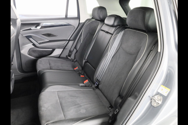 Volkswagen Tiguan 1.5 eTSI Elegance 150 pk Automaat (DSG) | Navigatie | Elektr. trekhaak | Parkeersensoren (Park assist) | Rondomzicht camera | Matrix LED koplampen |