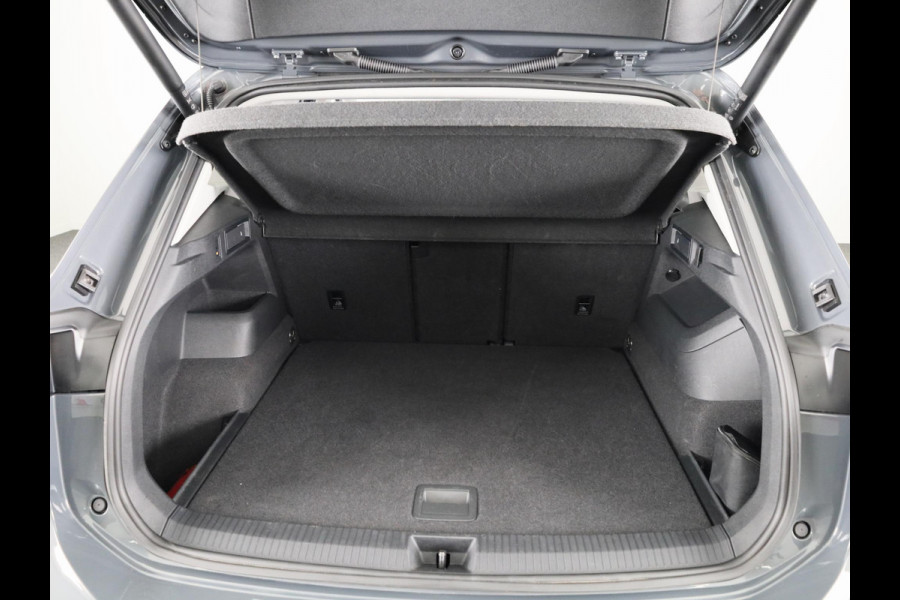 Volkswagen Tiguan 1.5 eTSI Elegance 150 pk Automaat (DSG) | Navigatie | Elektr. trekhaak | Parkeersensoren (Park assist) | Rondomzicht camera | Matrix LED koplampen |