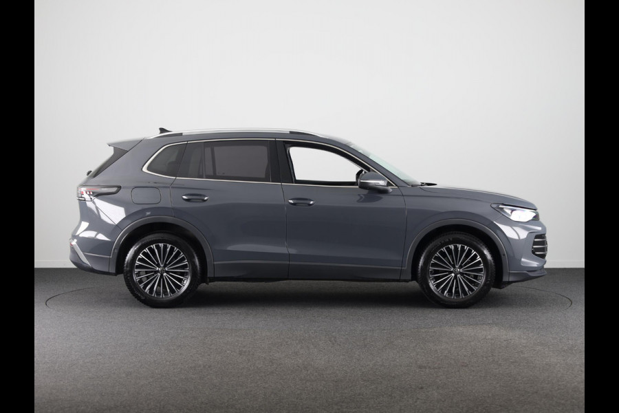 Volkswagen Tiguan 1.5 eTSI Elegance 150 pk Automaat (DSG) | Navigatie | Elektr. trekhaak | Parkeersensoren (Park assist) | Rondomzicht camera | Matrix LED koplampen |