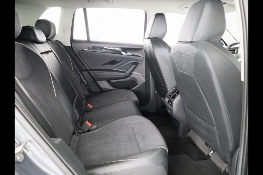 Volkswagen Tiguan 1.5 eTSI Elegance 150 pk Automaat (DSG) | Navigatie | Elektr. trekhaak | Parkeersensoren (Park assist) | Rondomzicht camera | Matrix LED koplampen |