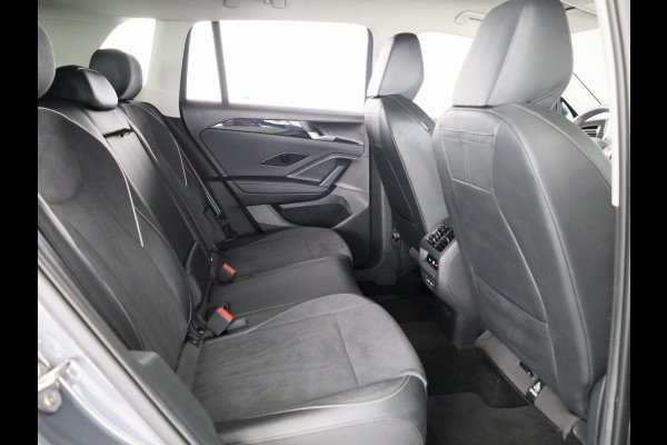 Volkswagen Tiguan 1.5 eTSI Elegance 150 pk Automaat (DSG) | Navigatie | Elektr. trekhaak | Parkeersensoren (Park assist) | Rondomzicht camera | Matrix LED koplampen |