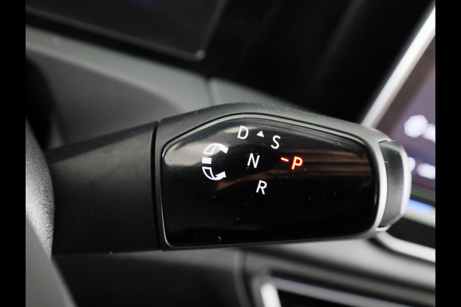 Volkswagen Tiguan 1.5 eTSI Elegance 150 pk Automaat (DSG) | Navigatie | Elektr. trekhaak | Parkeersensoren (Park assist) | Rondomzicht camera | Matrix LED koplampen |