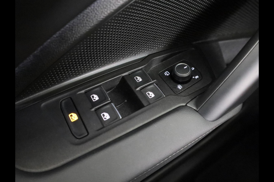 Volkswagen Tiguan 1.5 eTSI Elegance 150 pk Automaat (DSG) | Navigatie | Elektr. trekhaak | Parkeersensoren (Park assist) | Rondomzicht camera | Matrix LED koplampen |